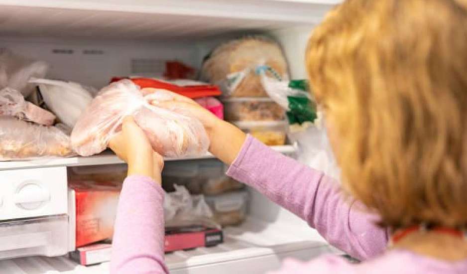 Μεγάλοι οι κίνδυνοι από την κατάψυξη τροφίμων – Πότε μπορούν να οδηγήσουν σε δηλητηρίαση