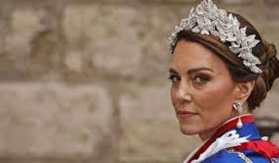 Η Κέιτ Μίντλετον τίμησε την πριγκίπισσα Νταϊάνα και «έσπασε» τη βασιλική παράδοση στην τελετή στέψης