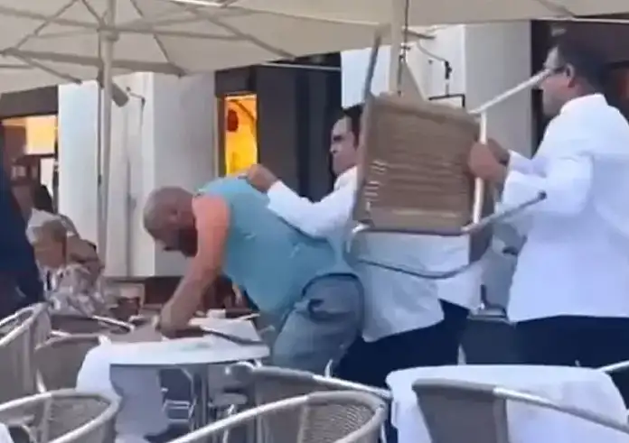 Άγριος καυγάς στη Βενετία: Σερβιτόροι πιάστηκαν στα χέρια με πελάτες