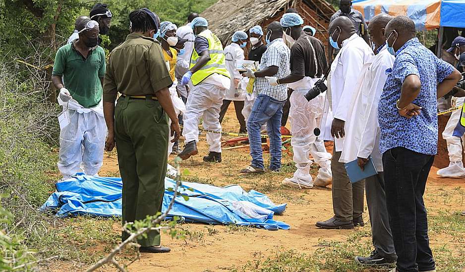 Κένυα: Τα πτώματα 47 πιστών μιας αίρεσης, που νήστεψαν μέχρι θανάτου, βρέθηκαν θαμμένα σε ένα δάσος