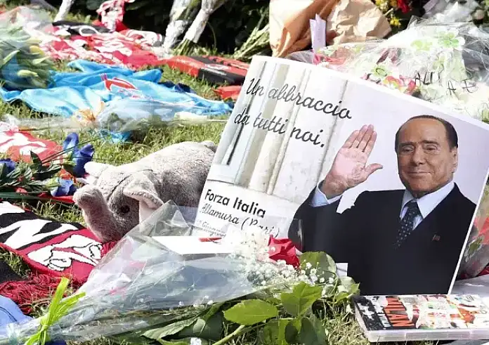 Σίλβιο Μπερλουσκόνι: Πλήθος κόσμου στο Ντουόμο του Μιλάνου για την κηδεία (LIVE)
