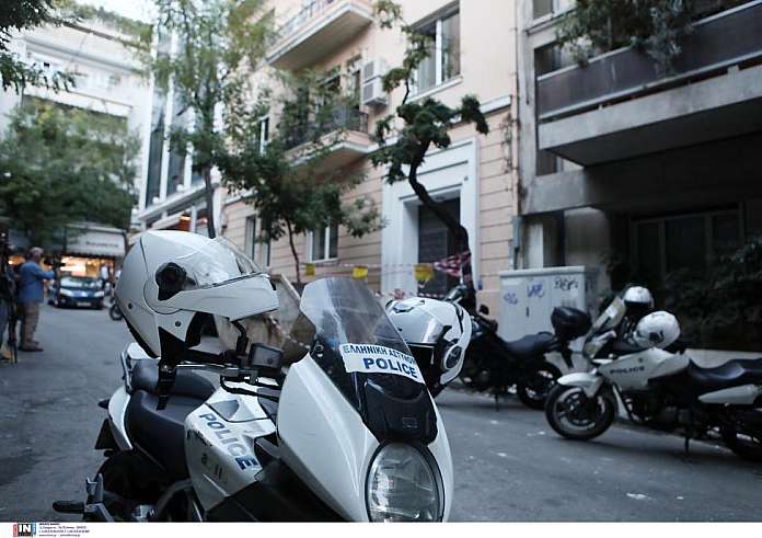 Κολωνάκι: Βαρύς οπλισμός εντοπίστηκε σε αποθήκη - Μεταφέρθηκε στα εγκληματολογικά εργαστήρια