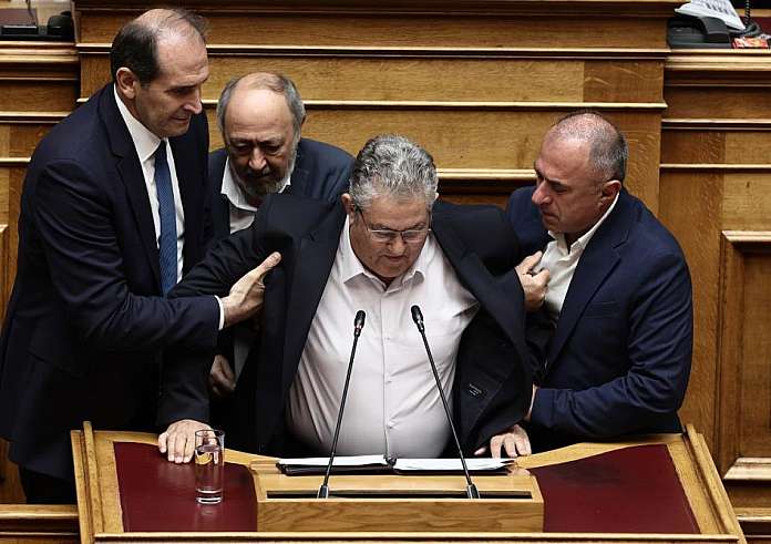 Βουλή: Ένας πόνος στη μέση διέκοψε προσωρινά την ομιλία του Δημήτρη Κουτσούμπα