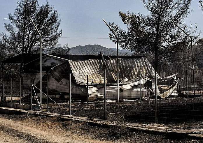 Φωτιά στο Λουτράκι: Εικόνα βιβλικής καταστροφής, λέει αντιπεριφερειάρχης – Κάηκαν 40 σπίτια