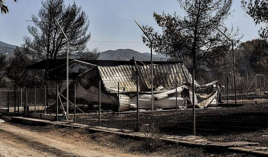 Φωτιά στο Λουτράκι: Εικόνα βιβλικής καταστροφής, λέει αντιπεριφερειάρχης – Κάηκαν 40 σπίτια