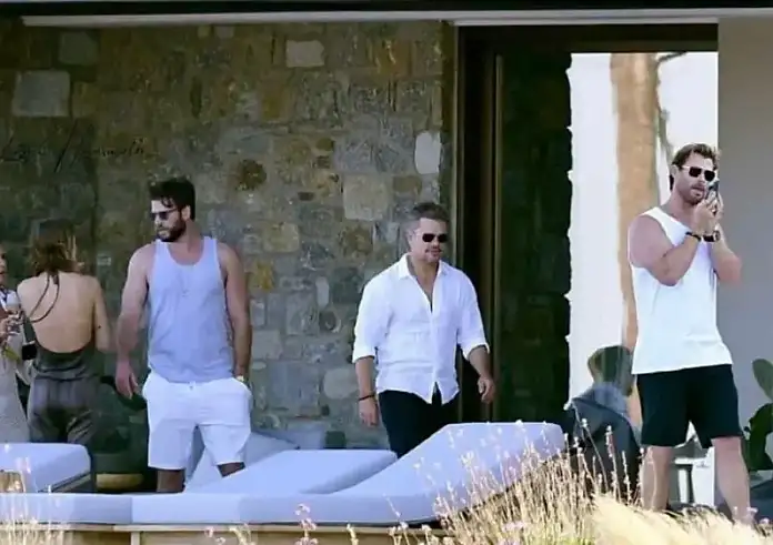 Matt Damon-Liam και Chris Hemsworth στη Μύκονο – Άφησαν φιλοδώρημα 1.000 ευρώ σε σερβιτόρους