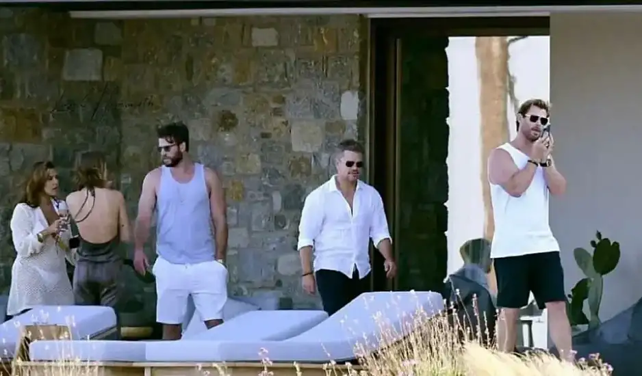 Matt Damon-Liam και Chris Hemsworth στη Μύκονο – Άφησαν φιλοδώρημα 1.000 ευρώ σε σερβιτόρους