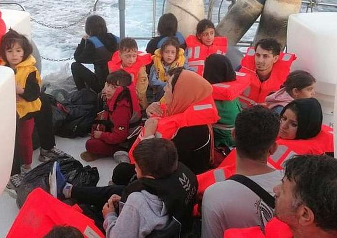 Εντοπισμός και διάσωση 36 ατόμων στη Σάμο - Η ανακοίνωση και το βίντεο του Λιμενικού