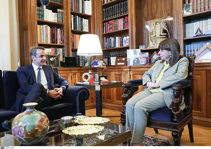 Στο Προεδρικό Μέγαρο ο Μητσοτάκης για να πάρει εντολή σχηματισμού κυβέρνησης από την Σακελλαροπούλου