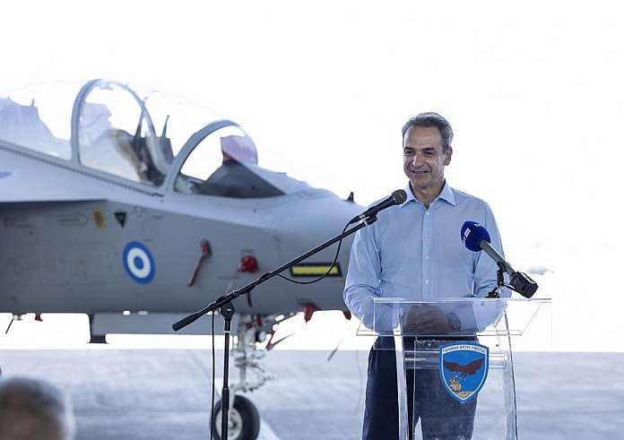 Στην 120 Πτέρυγα Εκπαίδευσης Αέρος στην Καλαμάτα ο Κυριάκος Μητσοτάκης