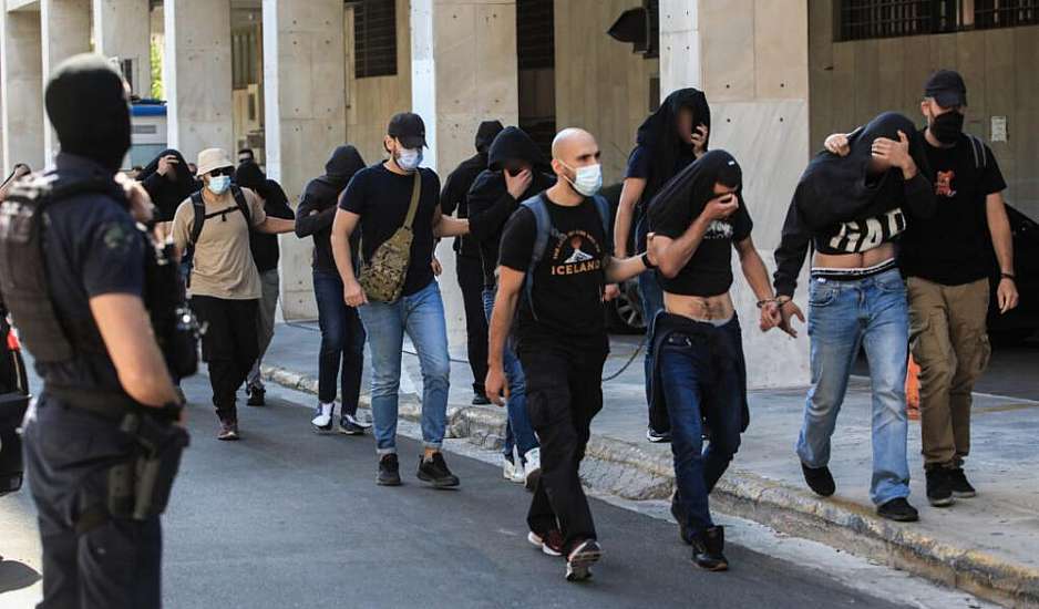 Νέα Φιλαδέλφεια: Ένταλμα σύλληψης για Έλληνα οπαδό - Τον «πρόδωσαν» τα social media