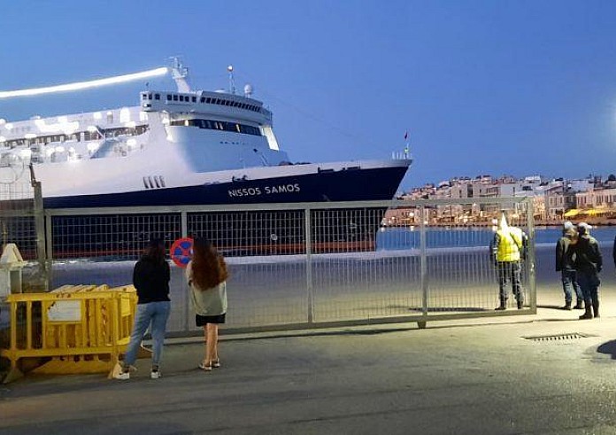 Χίος: Επιβατηγό πλοίο προσέκρουσε στο φανάρι εισόδου στο λιμάνι του νησιού
