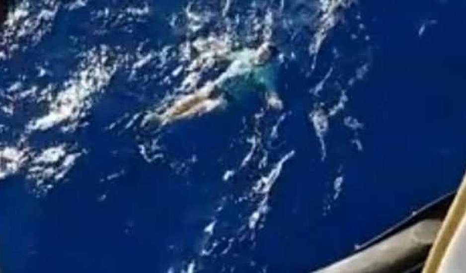 Νέα Ζηλανδία: Επιβίωσε στον ωκεανό κάνοντας σωσίβιο το τζιν του