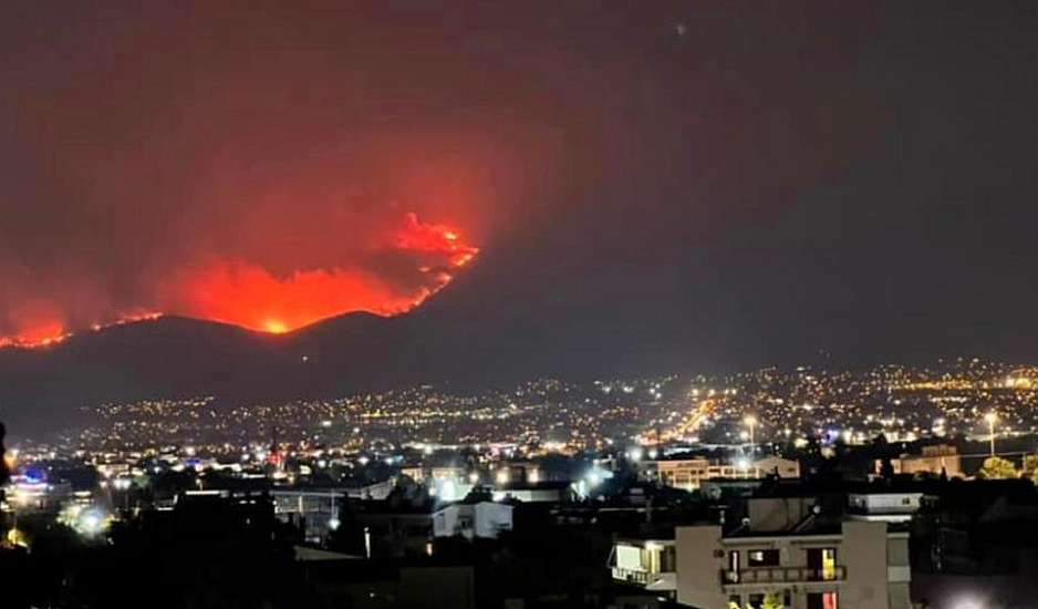 Φωτιά στην Φυλή: Δύσκολη νύχτα για την Αττική – Πύρινος εφιάλτης απειλεί την Πάρνηθα