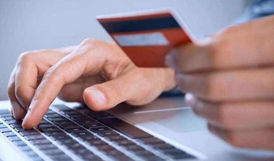 Αλλαγές στα επιδόματα με προπληρωμένη κάρτα: Τι αλλάζει