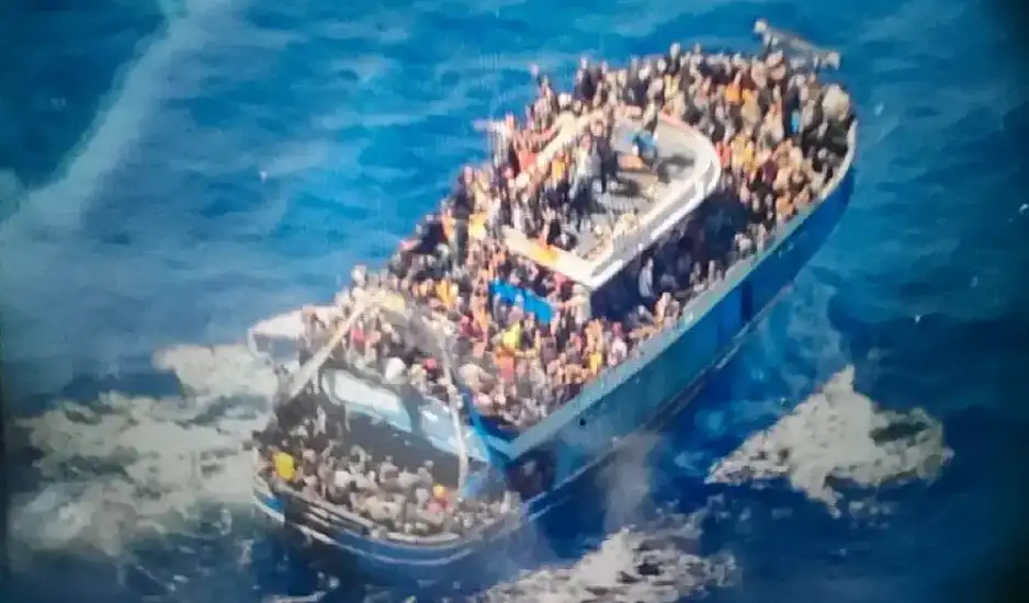 Ναυάγιο στην Πύλο: Γεμάτο με κόσμο το αλιευτικό – Συγκλονιστικές εικόνες