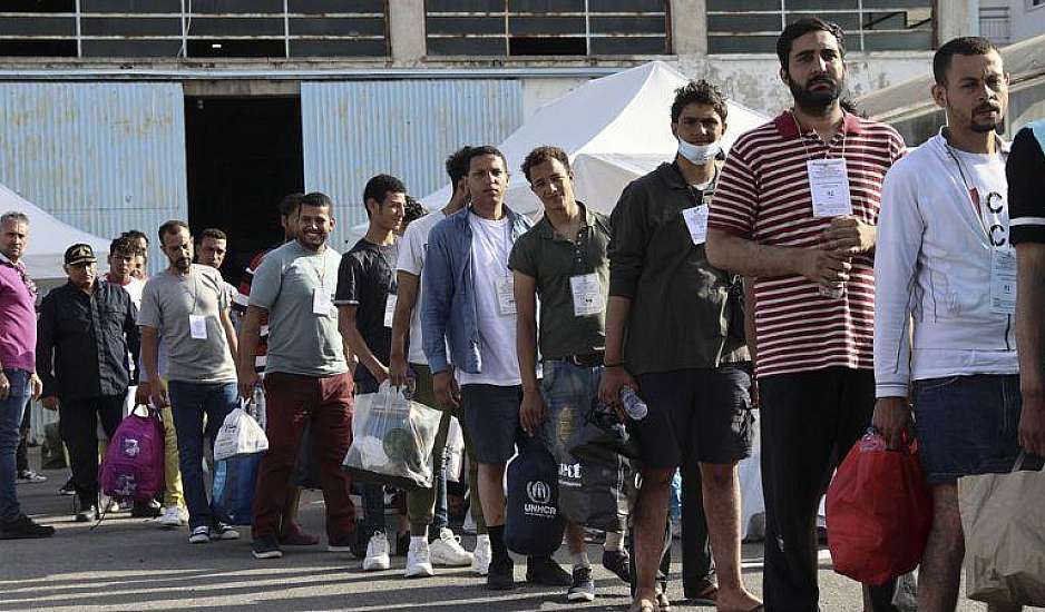 Ναυάγιο στην Πύλο: Στη Μαλάκασα οι διασωθέντες - Νέες σοκαριστικές μαρτυρίες