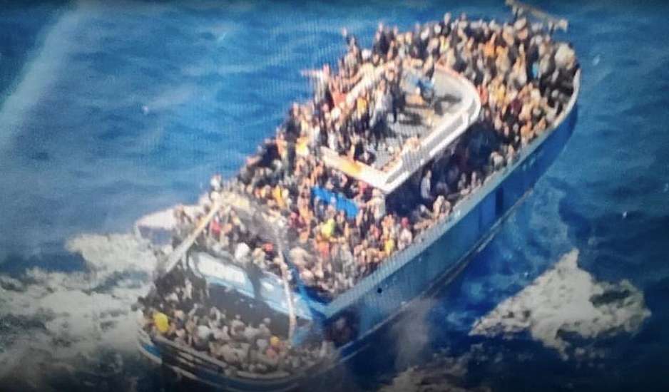 Πολύνεκρο ναυάγιο στην Πύλο: Οχτώ διασωθέντες ανακρίνονται ως διακινητές - Από 4.000-6.000 το άτομο η "ταρίφα"