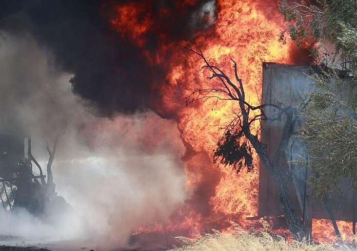 Εκτός ελέγχου η φωτιά στη Ροδόπη: Καίγονται σπίτια στο χωριό Σώστης - Εκκενώνονται οικισμοί