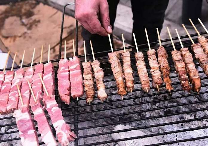 Λαμία: Η Πυροσβεστική κλήθηκε να σβήσει ψησταριά με σουβλάκια! Άναυδοι οι παρευρισκόμενοι