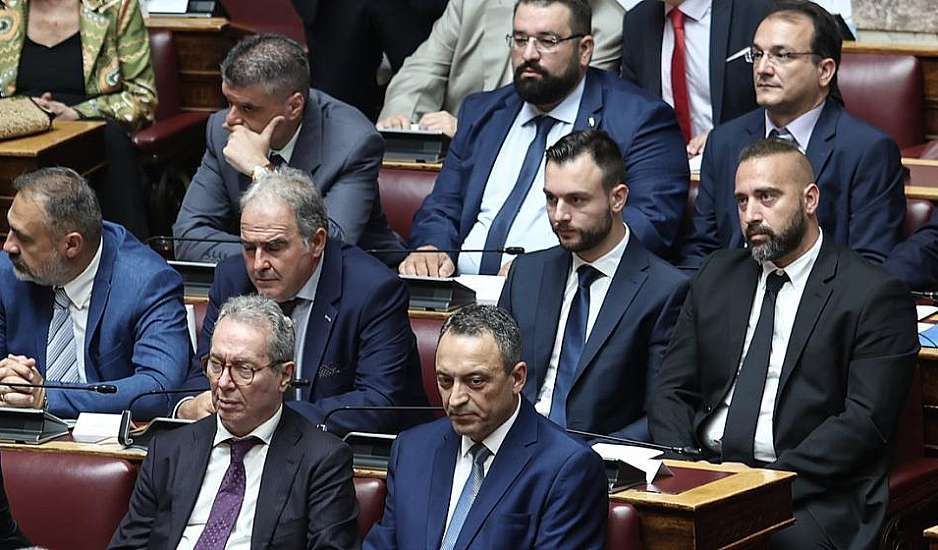 Σπαρτιάτες: Επιστρέφουν στην Κοινοβουλευτική Ομάδα οι διαγραμμένοι βουλευτές – Το μήνυμα Β. Στίγκα