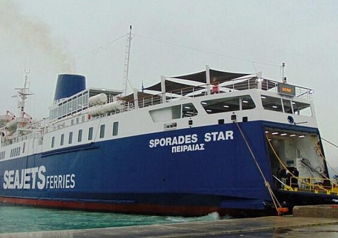 Σύρος: Επιβατηγό πλοίο προσέκρουσε σε πλωτή δεξαμενή στο λιμάνι – Διαπιστώθηκε ρήγμα τεσσάρων μέτρων