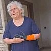 Κακοκαιρία – Θεσσαλία: Γιαγιά μεγαλώνει μόνη την εγγονούλα της μέσα στο πλημμυρισμένο της σπίτι