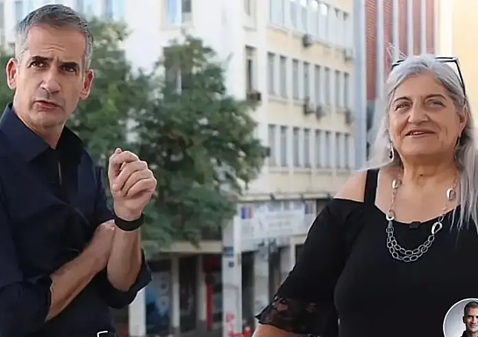 Κώστας Μπακογιάννης: Συναντά τη Φωτεινή Λεομπίλλα στο Tik Tok και μιλούν για τα ναρκωτικά στην Αθήνα