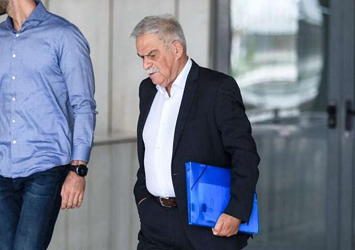Δίκη για το Μάτι: «Ντροπή σας, δύο μέρες λέτε ψέματα», είπε συγγενής θύματος στο Νίκο Τόσκα