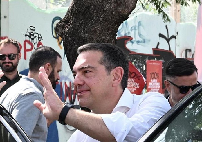 Εκλογές ΣΥΡΙΖΑ: Ψηφίζει ο Αλέξης Τσίπρας