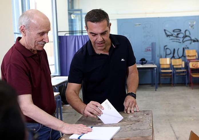 Ψήφισε ο Αλέξης Τσίπρας: "Βιάστηκαν όσοι κήρυξαν τον ΣΥΡΙΖΑ απόντα" - Πάνω από 130.000 άτομα στις κάλπες