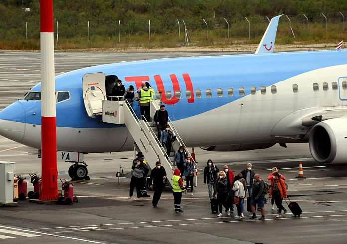 Φωτιά στη Ρόδο: Jet2 και TUI ακυρώνουν τις πτήσεις τους προς το νησί