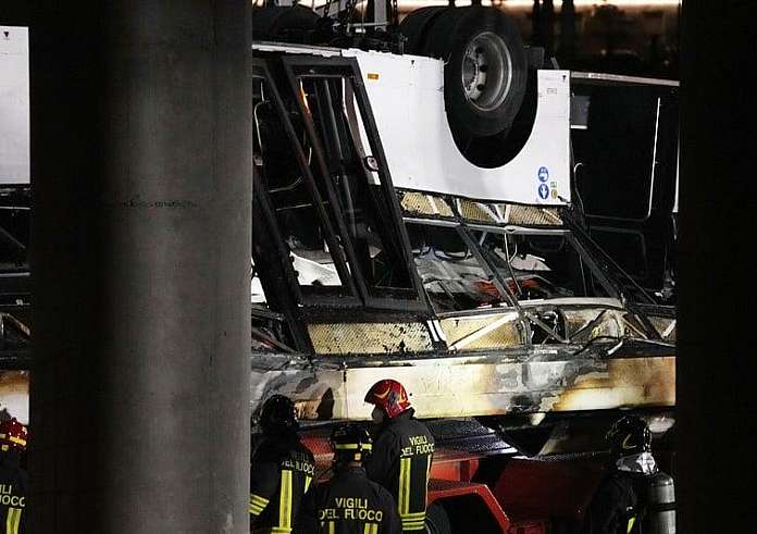 Εικόνες σοκ από τη Βενετία: Τι οδήγησε στην τραγωδία με τους 21 νεκρούς - Πού πήγαινε το λεωφορείο