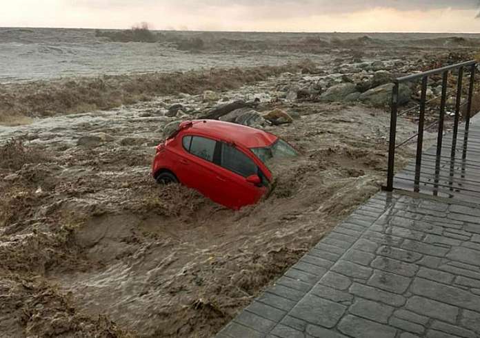 Πυροσβεστική: 690 κλήσεις έλαβε το Κέντρο Επιχειρήσεων λόγω της κακοκαιρίας