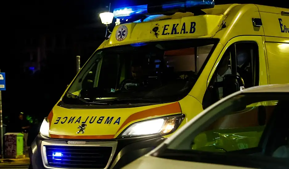 Εύβοια: Αυτοκίνητο καρφώθηκε σε κατάστημα