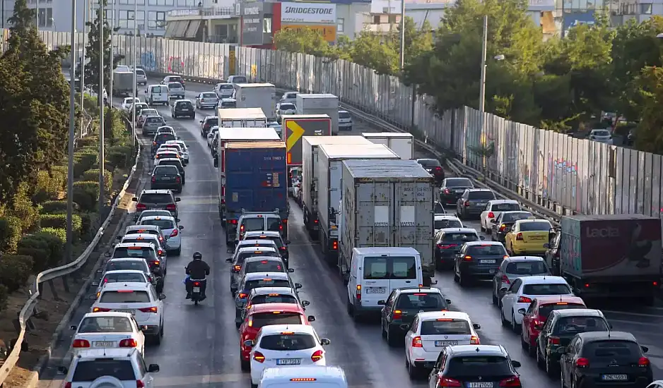 Φορτηγό έριξε κολόνα της ΔΕΗ στη Λ. Κηφισού – Κυκλοφοριακές ρυθμίσεις