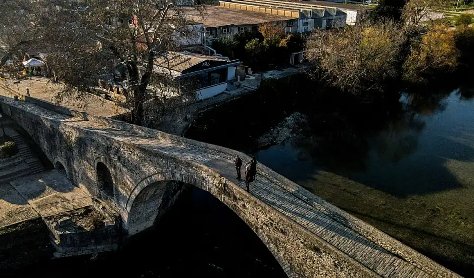 Άρτα: Πελάτης πήγε για ψώνια και βρήκε τον καταστηματάρχη νεκρό