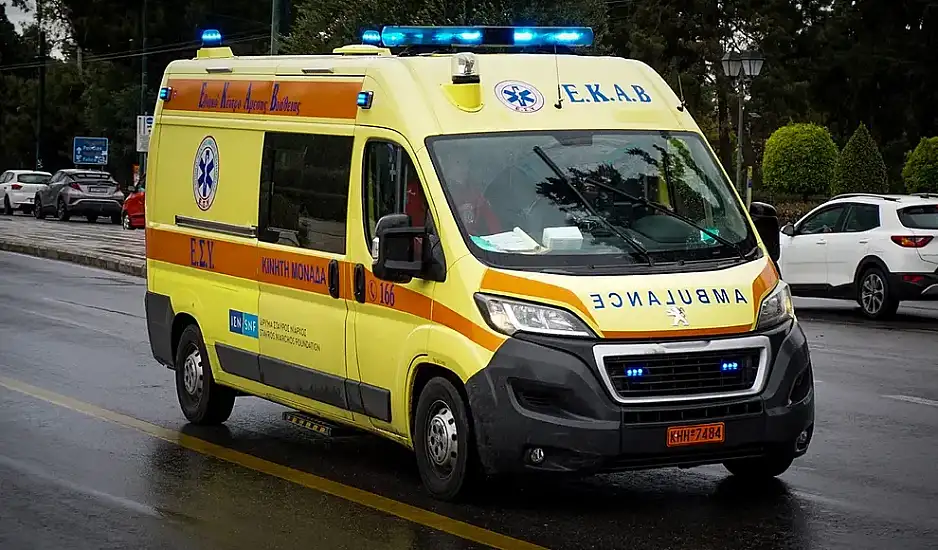 Ιωάννινα: Γυναίκα πήδηξε από δωμάτιο ξενοδοχείου στο κενό, για να γλιτώσει από τον σύζυγό της