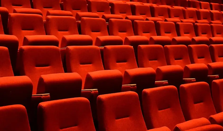 Χανιά: Άνδρας χτύπησε παιδιά επειδή έκαναν φασαρία στο σινεμά