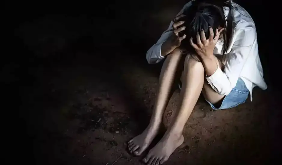 Σοκ στο Αγρίνιο: 14χρονος χτύπησε και απείλησε ανήλικη – Ακούμπησε μαχαίρι στο κεφάλι και στην πλάτη της