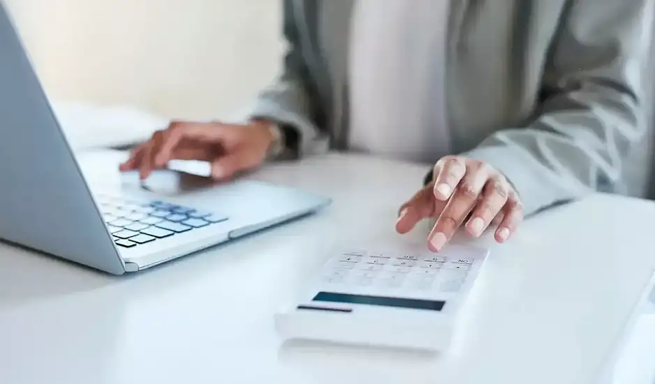 Τι φέρνει το 2025 για μισθωτούς, ελεύθερους επαγγελματίες, συνταξιούχους, ιδιοκτήτες ακινήτων και γονείς