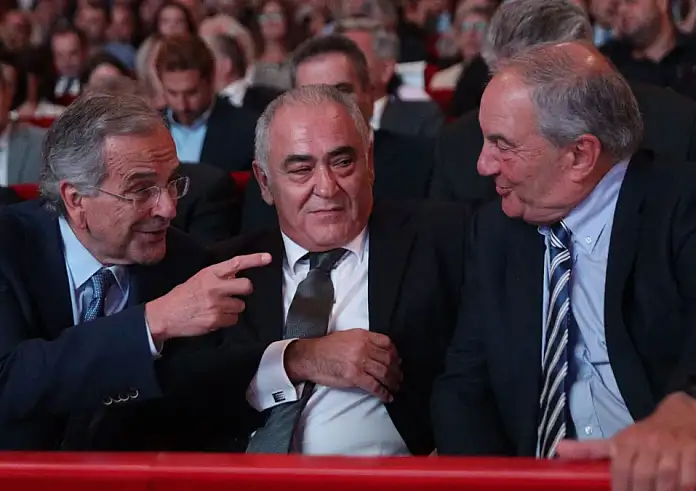 Νέα κοινή εμφάνιση Κώστα Καραμανλή και Αντώνη Σαμαρά με θερμές χειραψίες και πειράγματα
