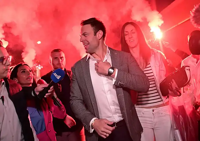 Πλήθος κόσμου στα εγκαίνια των γραφείων του Στέφανου Κασσελάκη στον Ταύρο