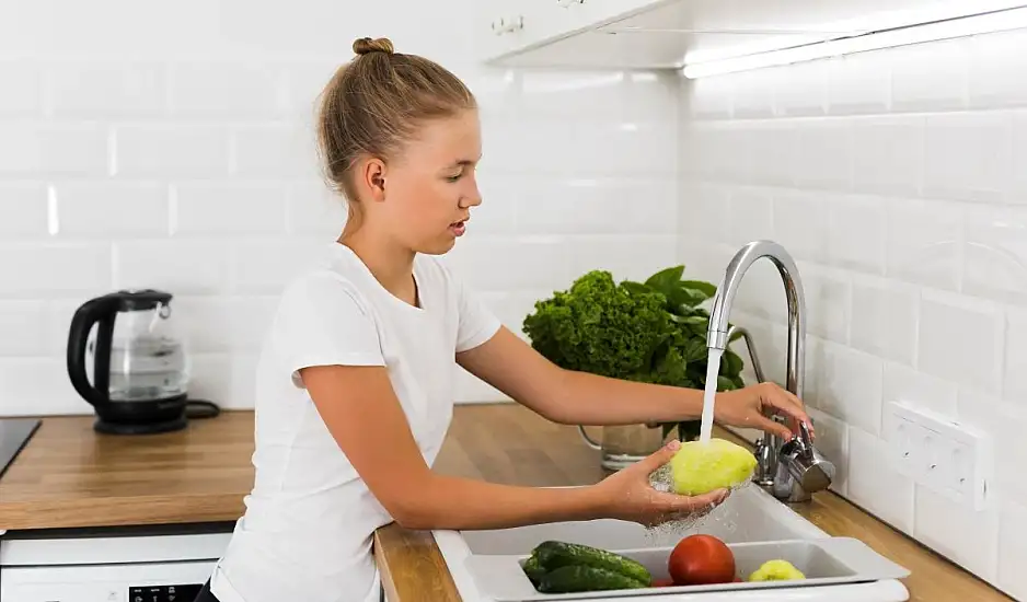 DIY μείγμα που κοστίζει ελάχιστα κι έχει εντυπωσιακά αποτελέσματα στην καθαριότητα του νεροχύτη