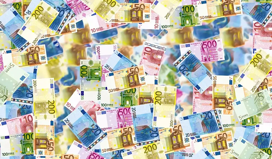 Απάτη τύπου «καρουζέλ» ύψους 35 εκατ. ευρώ.  Εμπλέκονται γνωστός επιχειρηματίας και τραπεζικός, πρώην πολιτικός