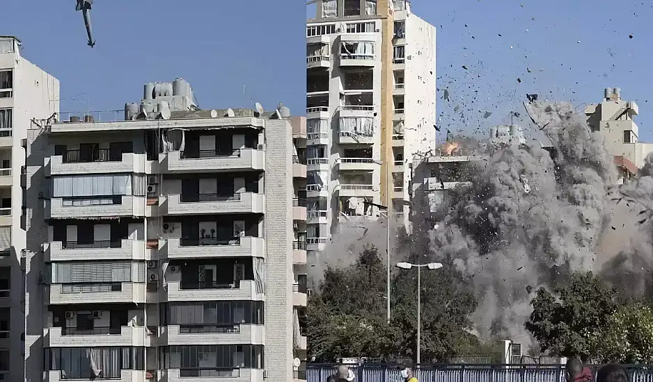 Λίβανος: Η στιγμή που κτίριο 11 ορόφων καταρρέει στην Βηρυτό μετά από ισραηλινή πυραυλική επίθεση