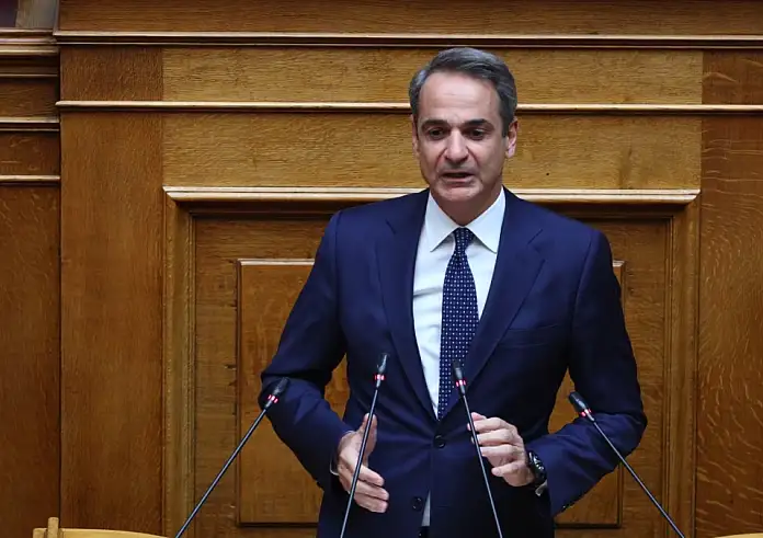 Δύο μέτρα για τις τράπεζες εξετάζει η κυβέρνηση: Μείωση 50% στις προμήθειες, πίεση για αύξηση του επιτοκίου καταθέσεων