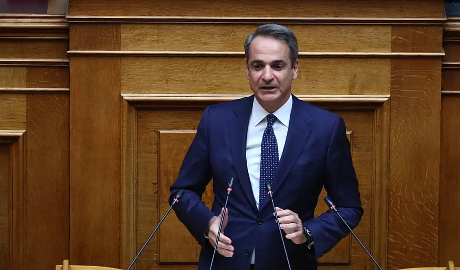 Δύο μέτρα για τις τράπεζες εξετάζει η κυβέρνηση: Μείωση 50% στις προμήθειες, πίεση για αύξηση του επιτοκίου καταθέσεων