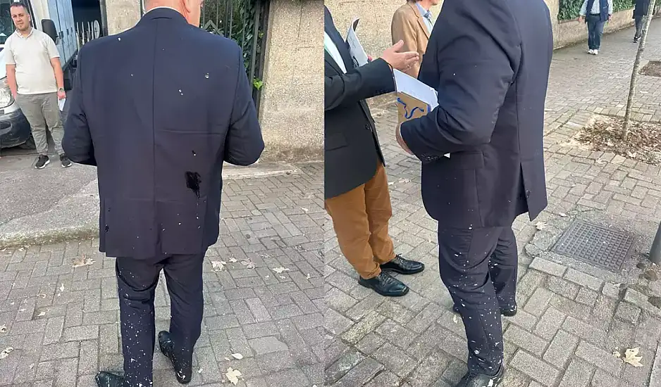 Επίθεση με αυγά και γιαούρτια κατά του Φρέντι Μπελέρη