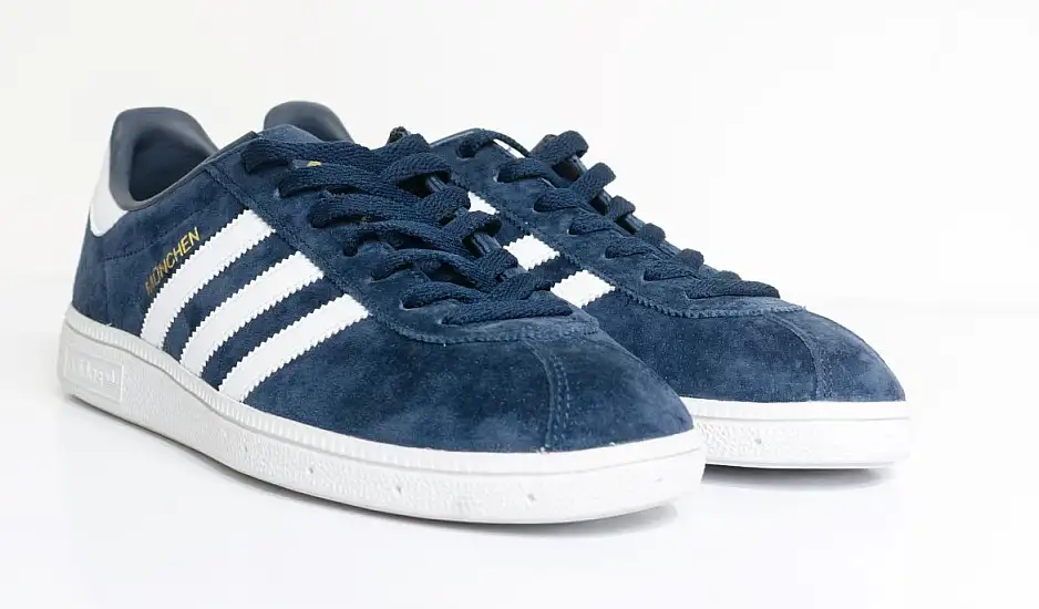 Χρωματιστά sneakers: Ήρθαν να αντικαταστήσουν τα κλασικά λευκά
